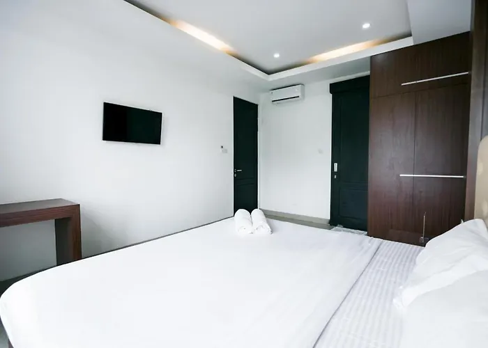 Townhouse * サヌール