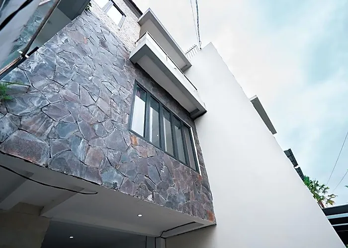 Townhouse ヴィラ サヌール